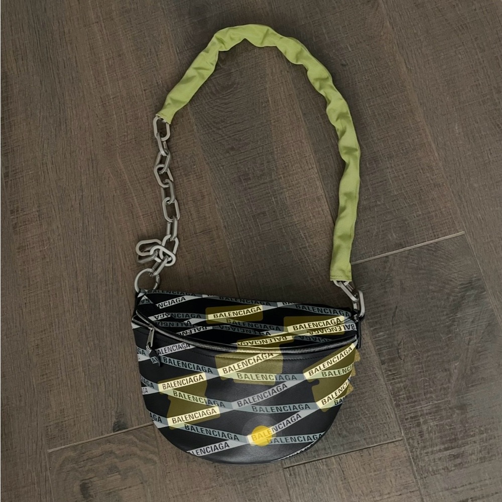 SALE!!! Balenciaga Souvenir Logo Belt Bag - 100% AUTHENTIC!!! - Picture 2 of 10